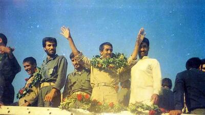 ۲۶ مرداد؛ روایت بازگشت مردانی که سالها برای وطن ایستادگی کردند / تقدیر از آزادگان و خانواده شهدا در مراسم گرامیداشت سالروز ورود آزادگان به میهن + فیلم