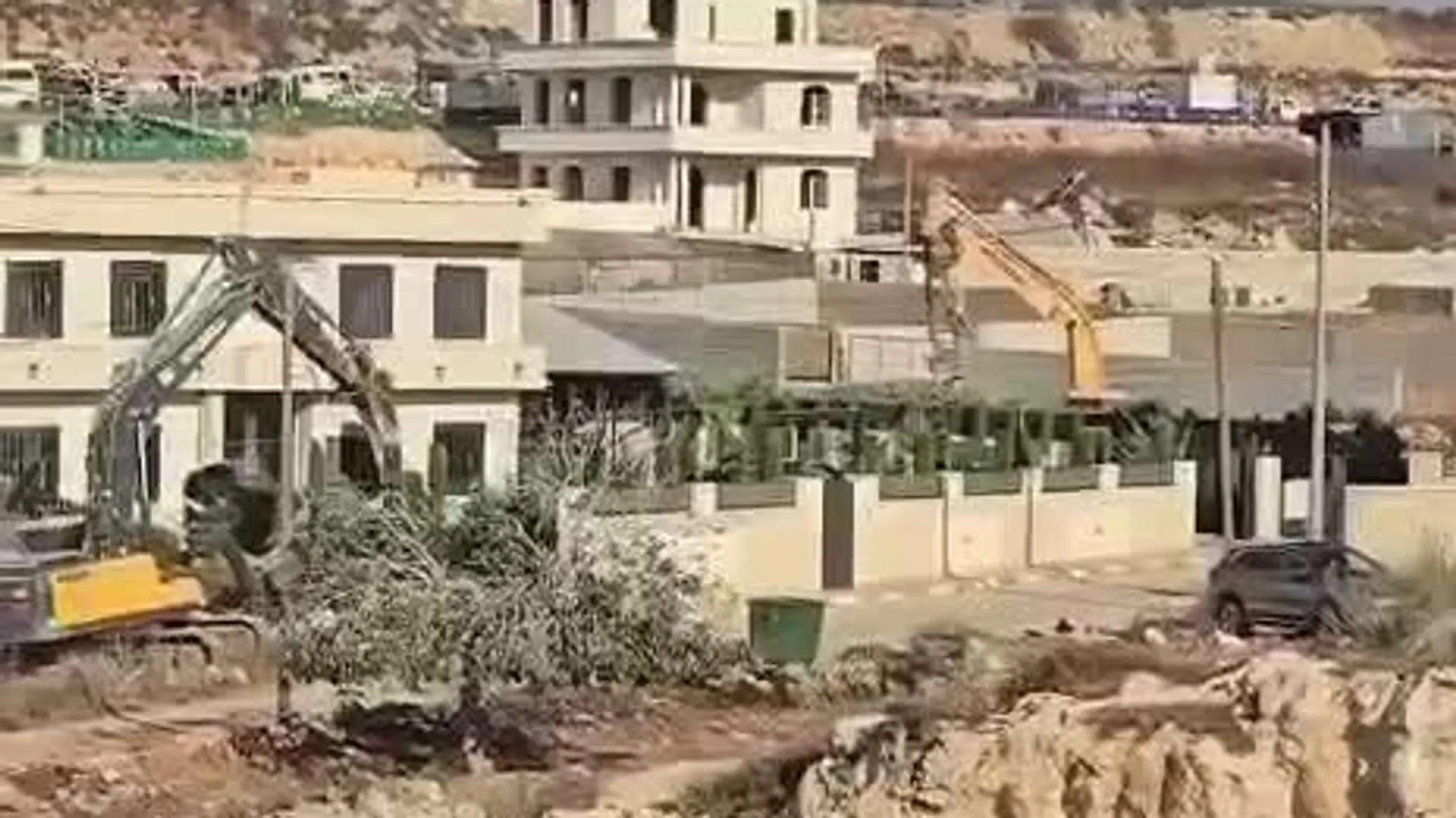بولدوزرهای اسرائیلی خانه فلسطینی را در کرانه باختری تخریب کردند