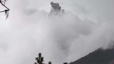 آسمان بر فراز آتشفشان فوئگو در گواتمالا