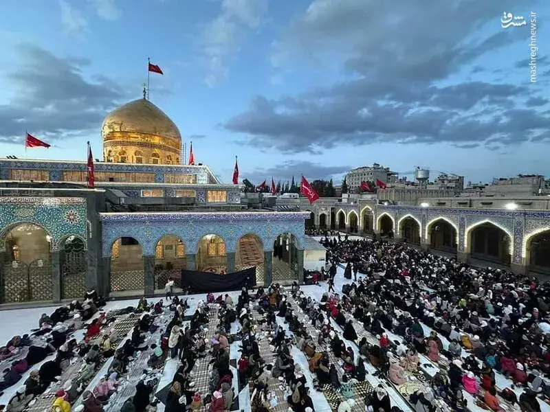 برپایی سفره افطاری در حرم مطهر حضرت زینب(س)