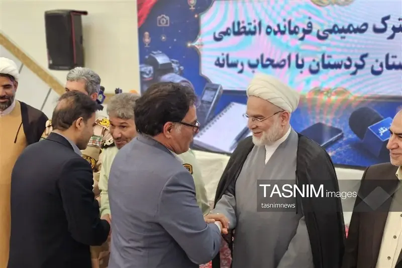 تجلیل فرماندهان انتظامی و مرزبانی کردستان از خبرنگاران تصویر - تسنیم