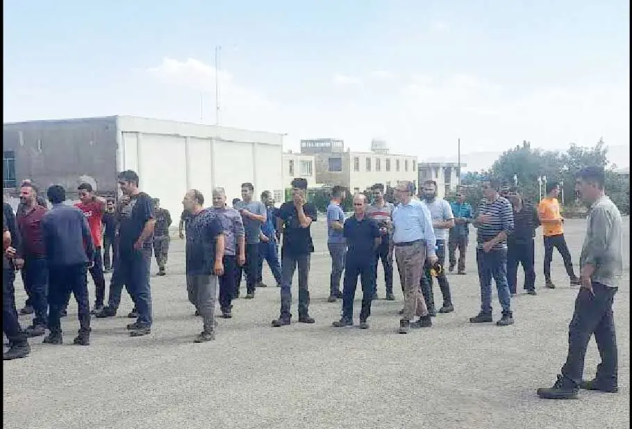 یک ماه حقوق و چندین ماه حق بیمه طلبکاریم