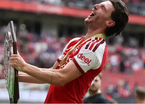 اتفاق دردناک برای رایس در جشن قهرمانی آرسنال