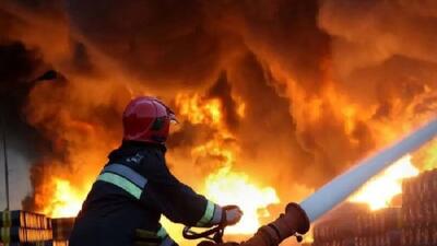  سوختن ۲۸ وسیله نقلیه در حریق پارکینگ خودروهای توقیفی نیشابور