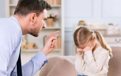  اشتباهات والدین که بی‌صدا اعتمادبه‌نفس کودک را تضعیف می‌کند