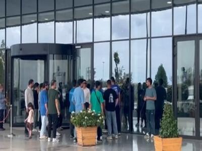 حضور هواداران در هتل محل اقامت استقلال | آخرین خبر