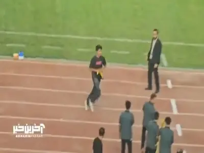 جیمی جامپ پیش از شروع بازی به زمین آمد | آخرین خبر