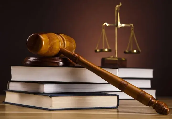 رای دادگاه تجدید نظر: دعوای ابطال سند مالکیت سبز رنگ اموال غیر منقول قابل استماع است