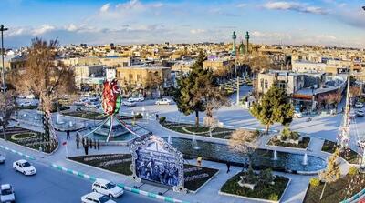  منظره شهر اراک و سه اراکی روی پشت بام؛ ۱۳۵ سال قبل