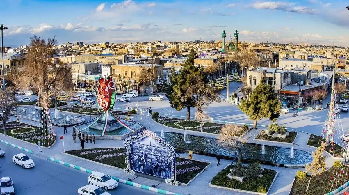منظره شهر اراک و سه اراکی روی پشت بام؛ ۱۳۵ سال قبل