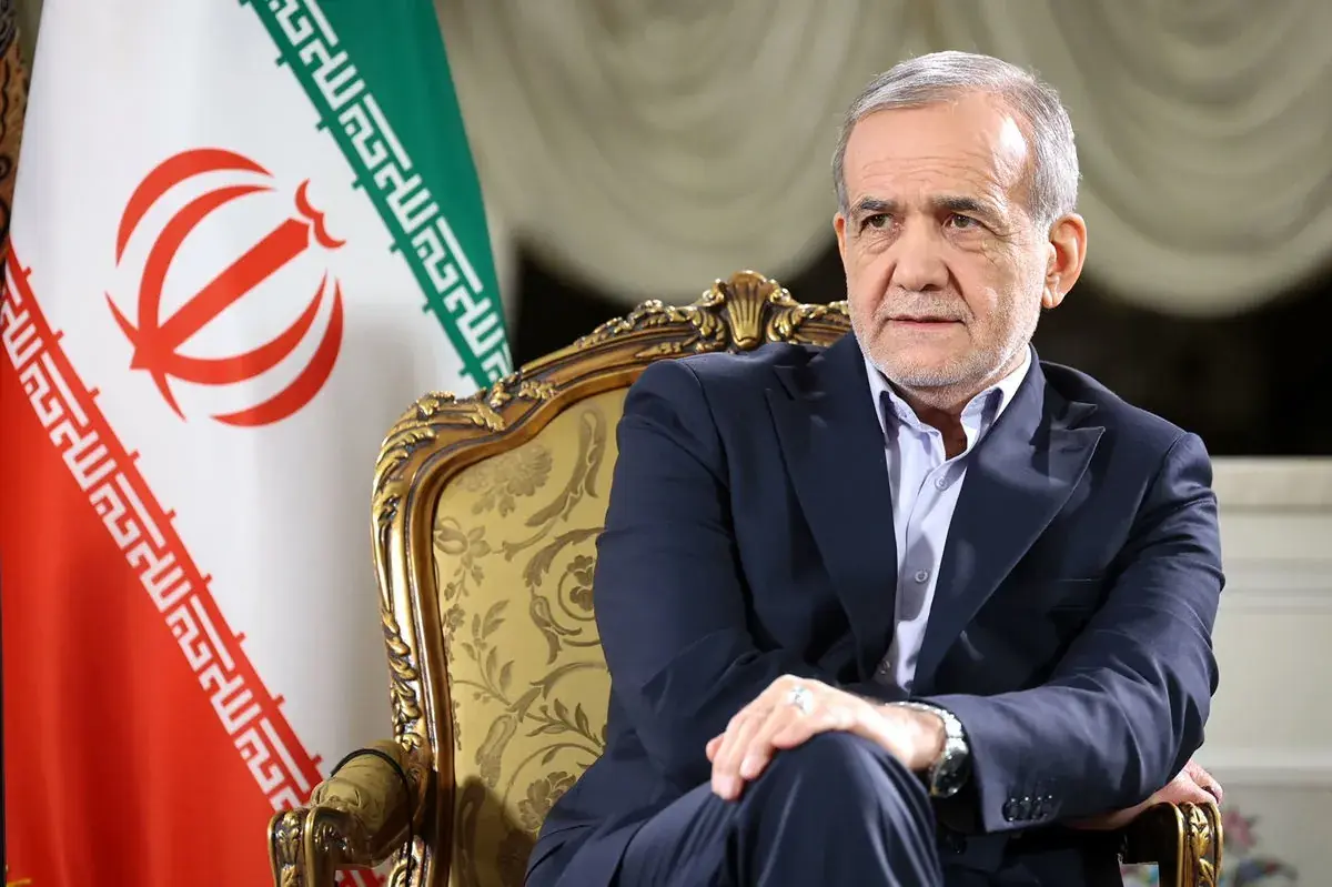  حضور پزشکیان در مراسم چهلمین روز تشییع و تدفین آقای شهید ایران
