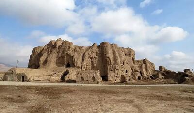 منظرۀ زیبای «قلعۀ پاده آرادان» در دوران قاجار