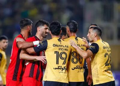 بازیکنان تراکتور و سپاهان اولین بزنبزن لیگ را رقم زدند