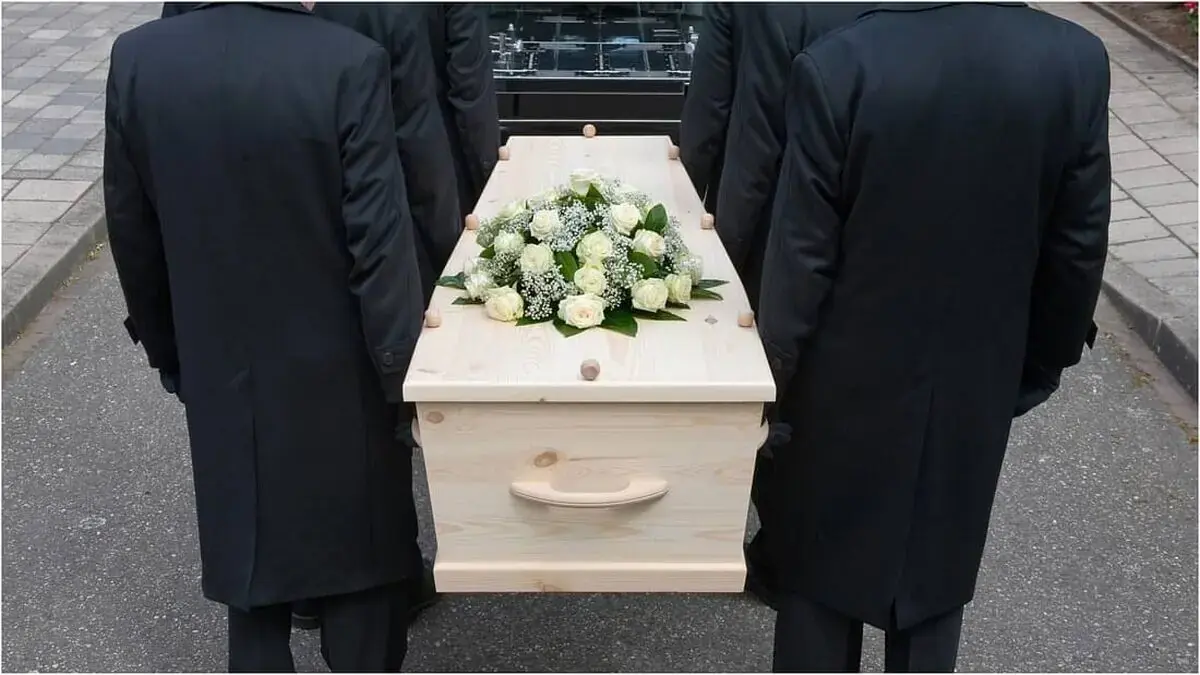 مرد انگلیسی ۳ سال با جسد مادرش زندگی کرد