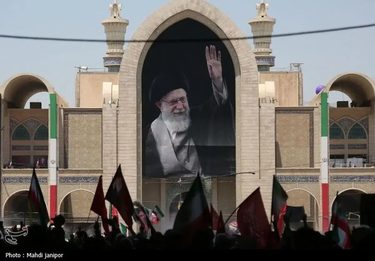 تصاویری از حضور فرزندان رهبر شهید انقلاب در مراسم چهلم ایشان