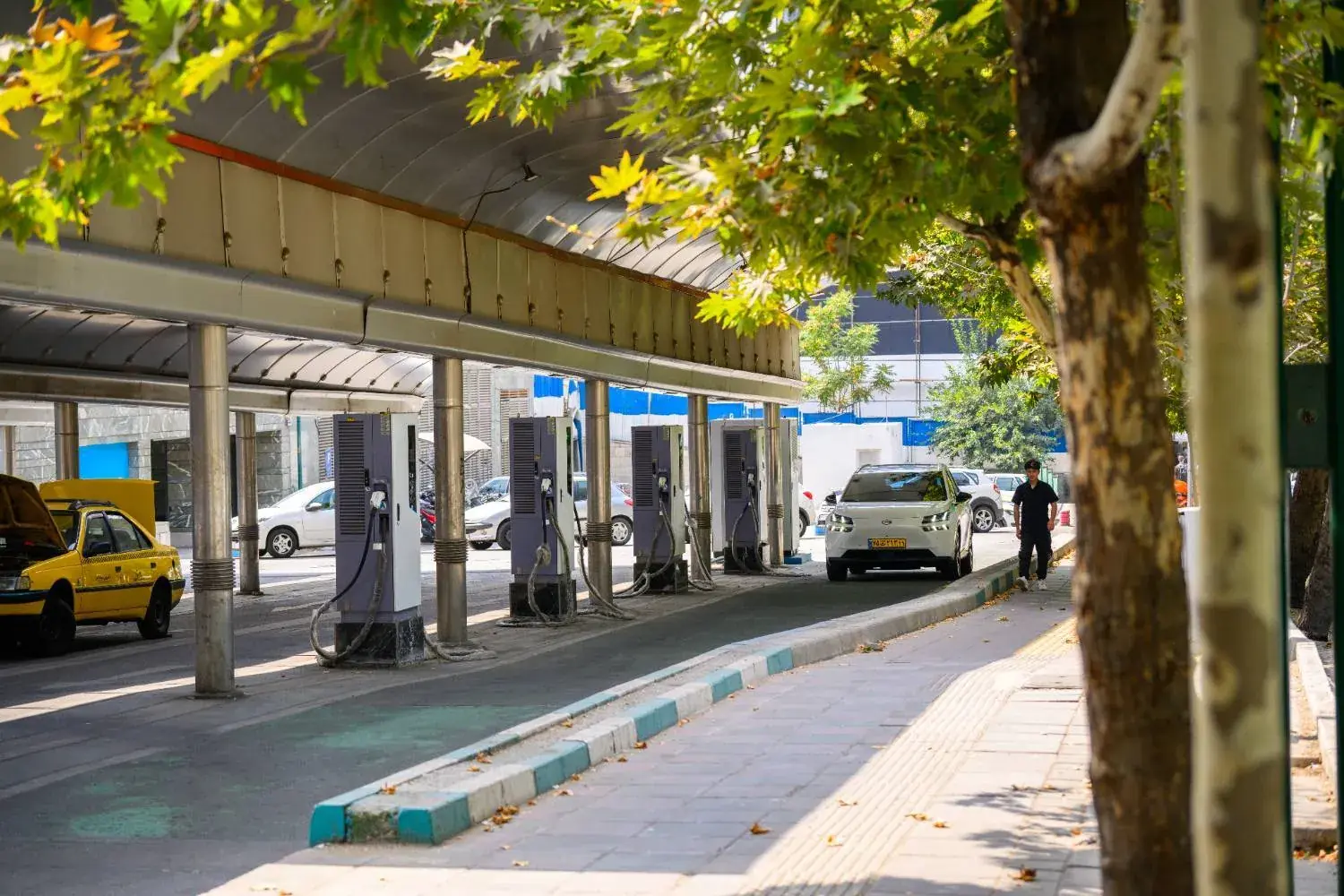 نخستین ایستگاه شارژ اختصاصی تاکسیهای برقی تهران در منطقه یک شروع به کار کرد