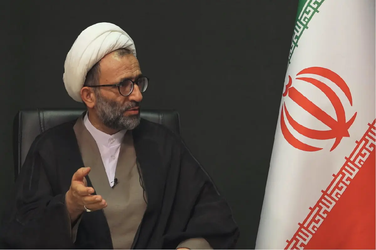 عضو هیأت رئیسه مجلس در انتقاد به مسئولین: نمیتوان هزینه اینترنت را جهانی کرد، اما حقوقها را ریالی نگه داشت