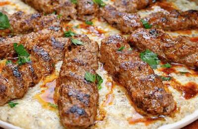  طرز تهیه کوفته کباب ترکی با سس مخصوص؛ کبابی آبدار و خوشمزه در خانه