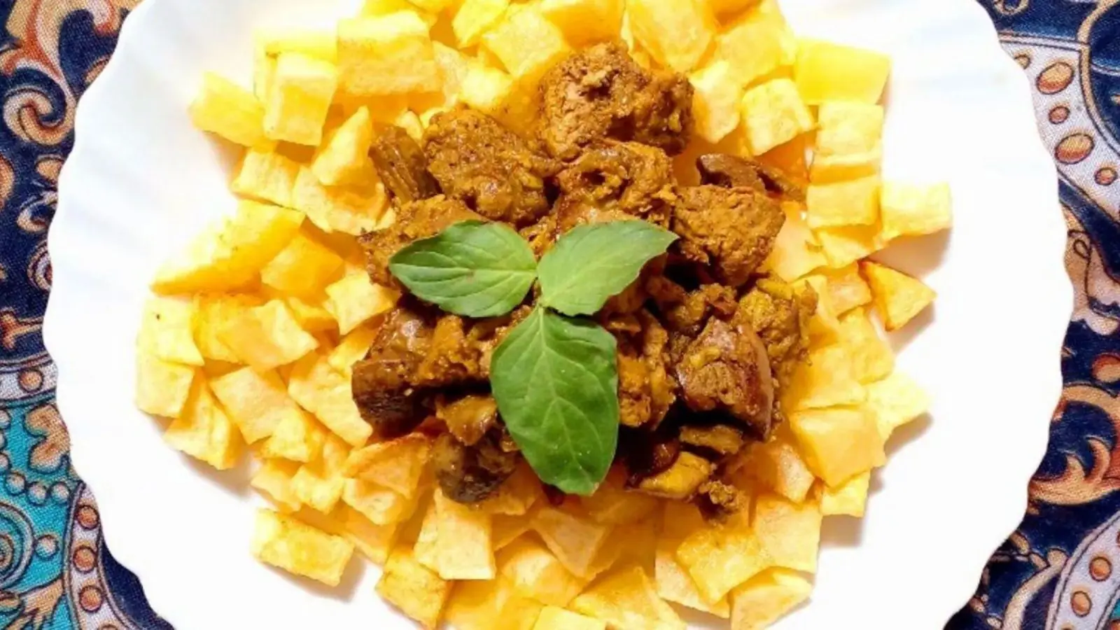 طرز تهیه جگر مرغ با سیب زمینی؛ یک غذای ساده، خوشمزه و اقتصادی برای شام