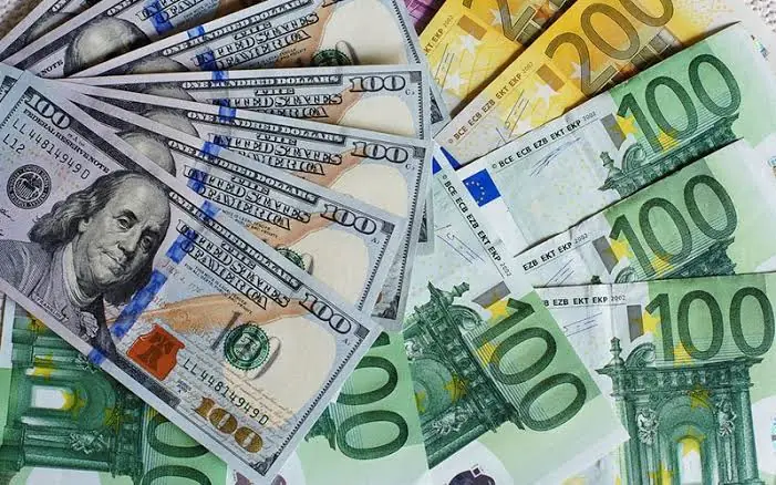 افزایش آرام قیمت دلار/ عبور دلار توافقی از مرز تاریخی ۱۵۶ هزار تومان