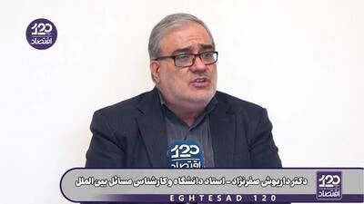 ظریف همان کسی است که بند دفاع متقابل را از قرارداد با چین و روسیه حذف کرد، حالا از این دو کشور طلبکار است که چرا در جنگ به ما کمک نکردند