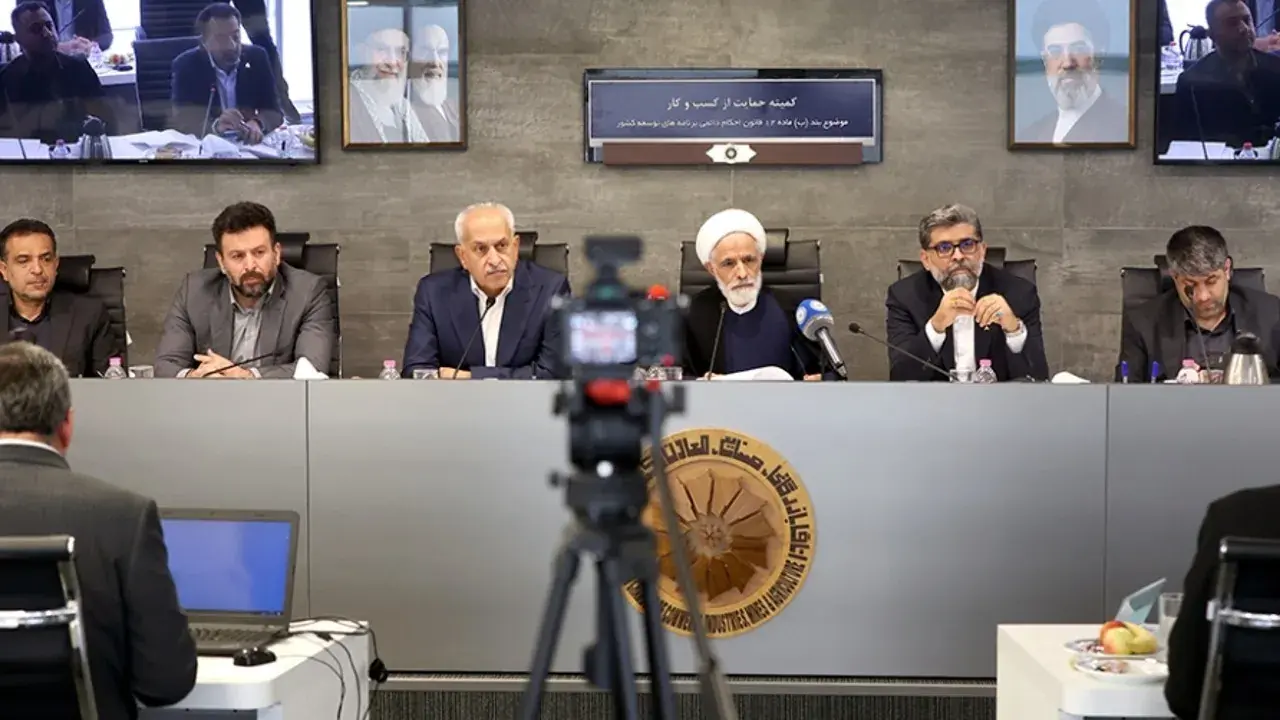 توقف دریافت عوارض ۱۰ درصدی کرایه حمل دریایی تا تصویب فهرست مشمولان در هیات وزیران
