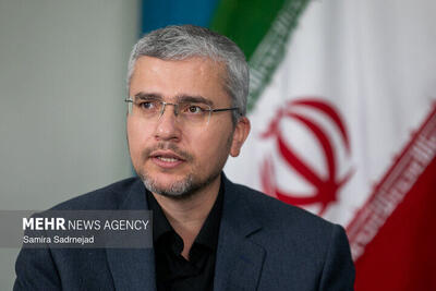 نماینده مجلس: هنوز لباس ترامپ بوی غذای هواپیما میدهد آنوقت ادعای تصاحب تنگه هرمز را میکند!