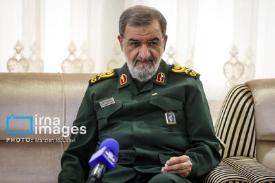  دیدار محسن رضایی با خانواده شهید لاریجانی/ رژیم صهیونیستی از اقدامات او برای حل مسائل دیپلماتیک کشور بسیار عصبانی بود