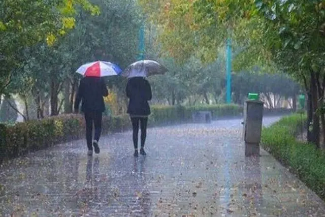 هشدار رگبار و رعدوبرق در ۹ استان؛ گرما همچنان در تهران ماندگار است