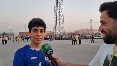 صحبت های هوادار استقلال که برای تشویق سپاهان به ورزشگاه آمده