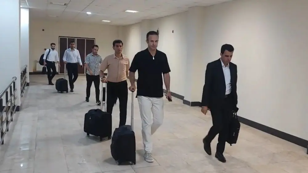  ورود کادر داوری به استادیوم شهید وطنی پیش از بازی نساجی - استقلال