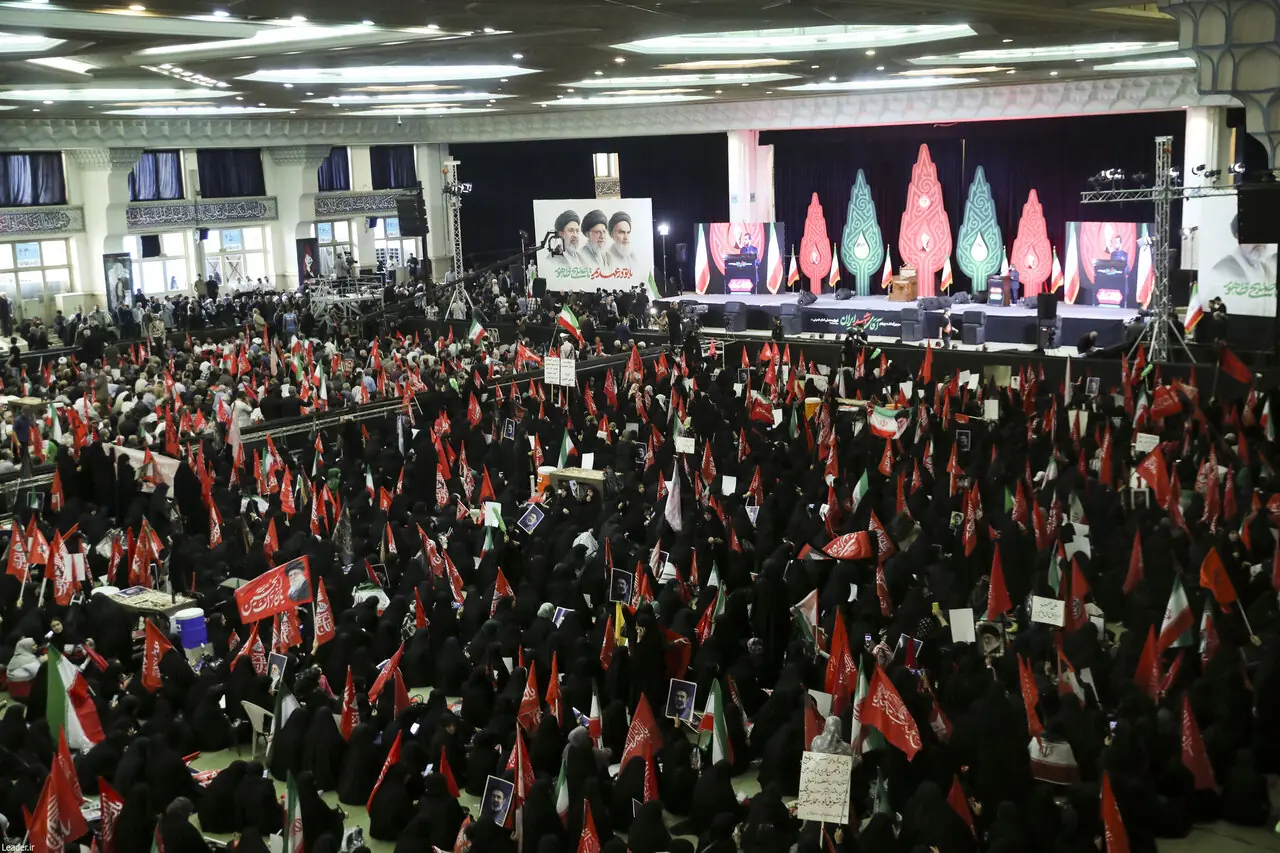 تصاویری از مراسم اربعین رهبر شهید ایران | ثبت لحظات دلتنگی با شعار «با تو در عهدیم تا صبح ظهور»