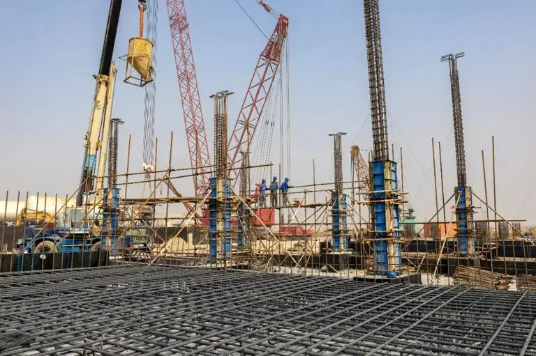 انتظار طولانی کارگران اخراجی فولاد شادگان/ مسافرکشی و کار ساختمانی میکنیم!