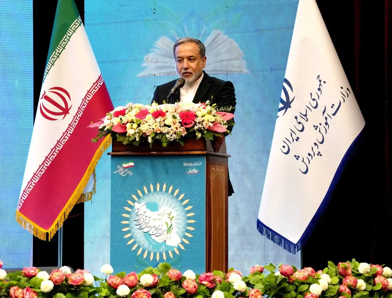  نظام تعلیم و تربیت می‌تواند عامل قدرت کشور باشد/ ۷۶ مدرسه ایرانی در ۳۸ کشور جهان