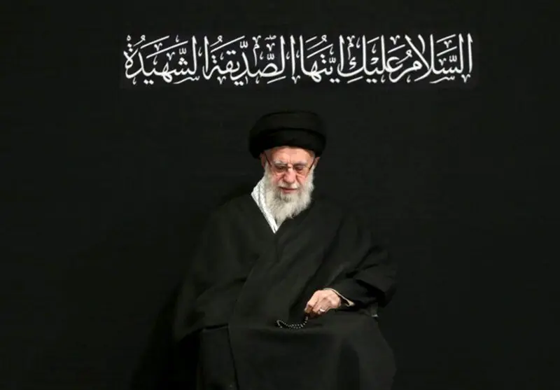 حضور پزشکیان در مراسم چهلم تشییع و تدفین رهبر شهید انقلاب