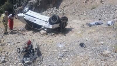 تصاویر / واژگونی هولناک خودرو در جاده سوادکوه