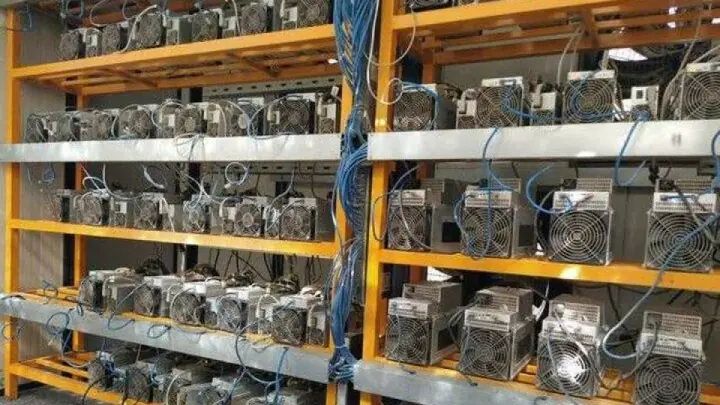 گروگانگیری دادستان در جریان عملیات کشف ماینرهای غیرمجاز