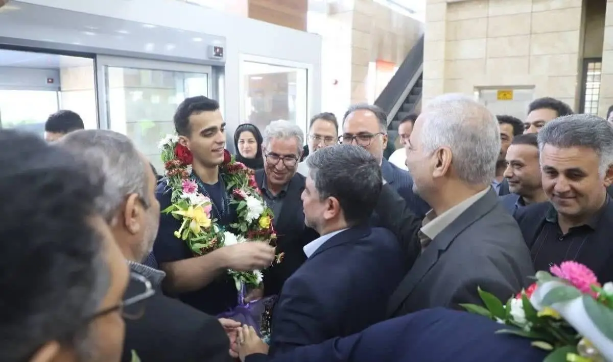 استاندار اردبیل از وزنهبرداران قهرمان آسیا استقبال کرد