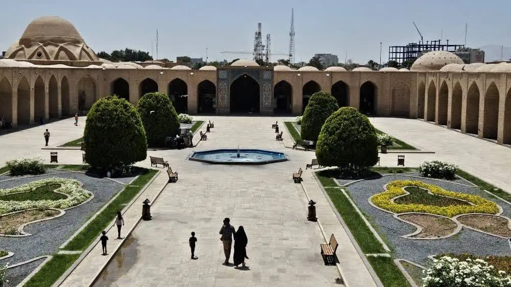  توقف مجدد ساخت‌وساز غیرمجاز در مجاورت بازار تاریخی کرمان؛ وعده اصلاح ارتفاع تکرار شد