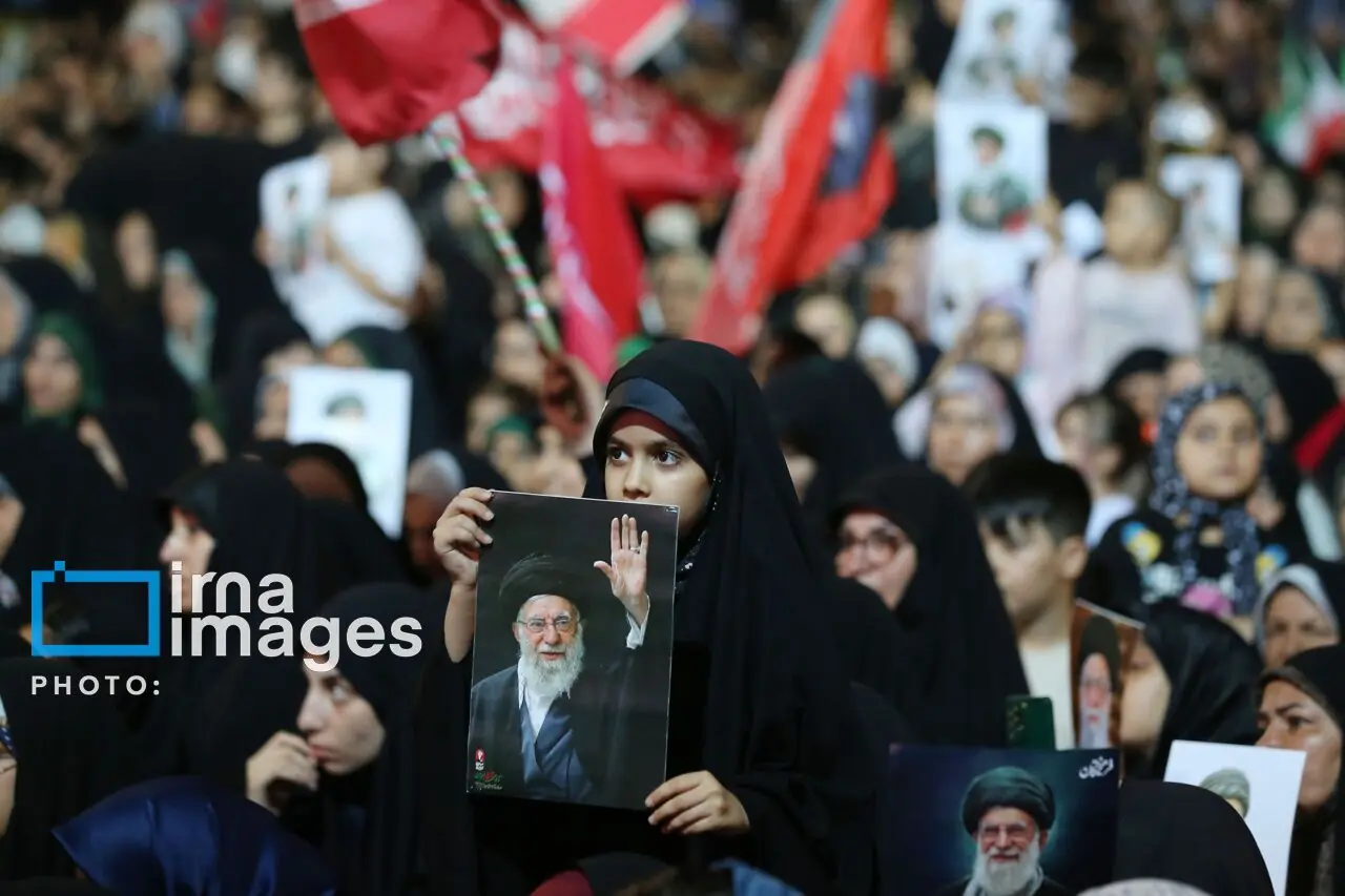 طنین دعای کمیل و ندبه در مساجد و گلزارهای شهدای اصفهان به یاد رهبر شهید