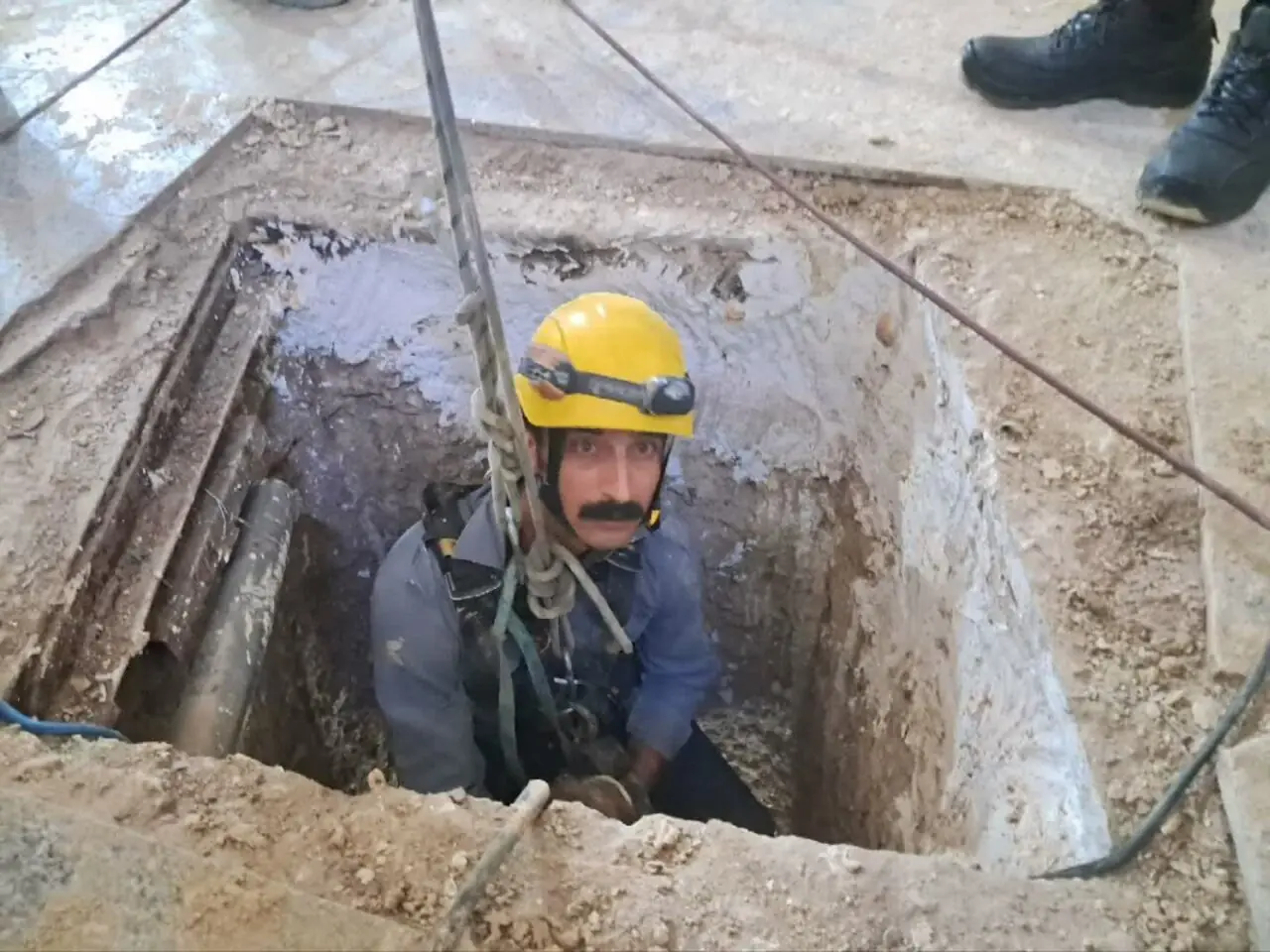 سقوط ۲ نفر در چاه ۴۰ متری روستای احمدآباد اراک
