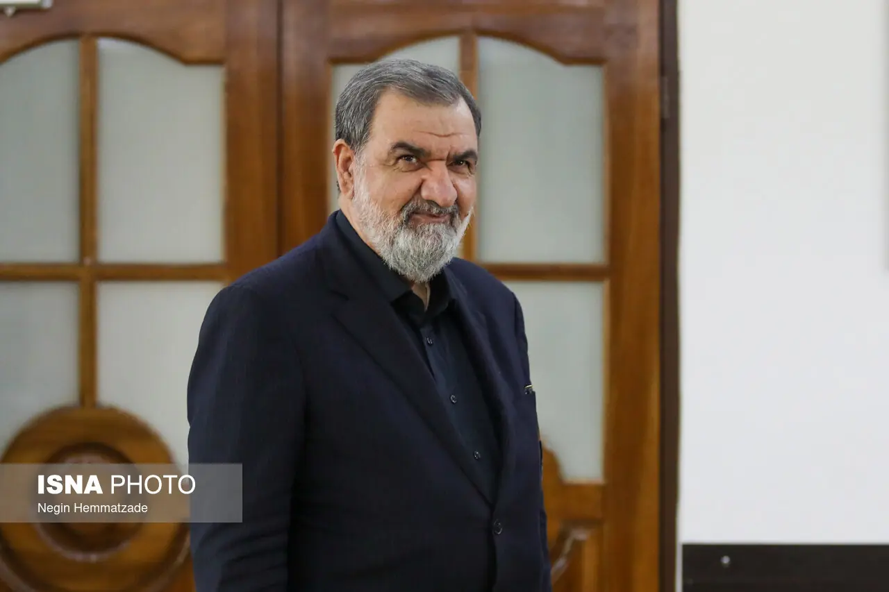 دیدار محسن رضایی با خانواده شهید لاریجانی