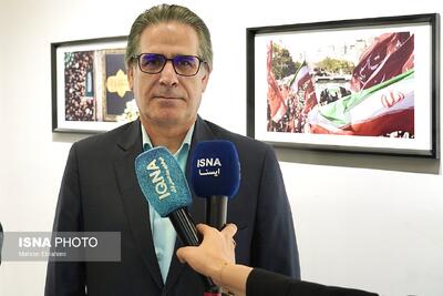 بازدید معاون استاندار خراسان رضوی از نمایشگاه عکس «روایت وداع»