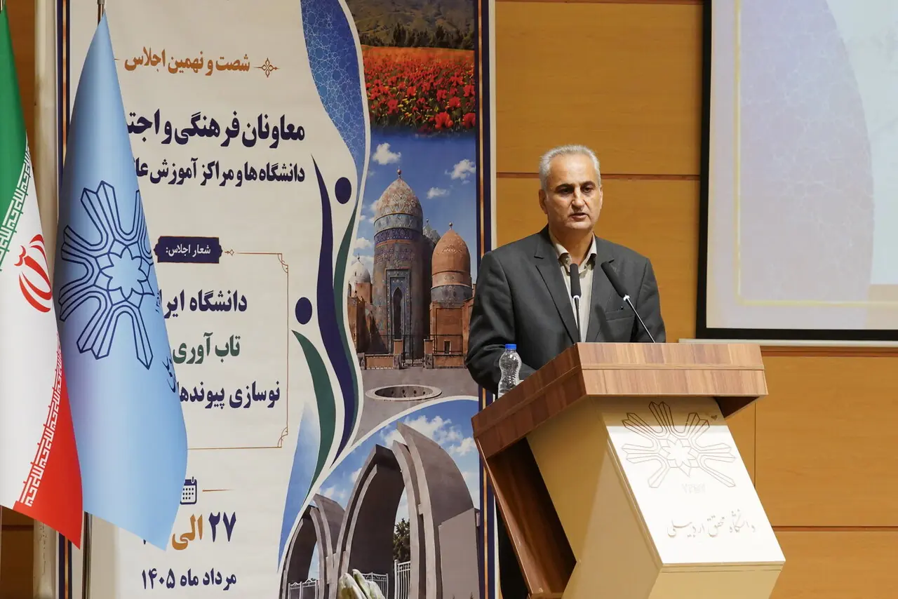 دانشجو را باید در فرآیند تصمیم‌سازی و تصمیم‌گیری دخیل کنیم