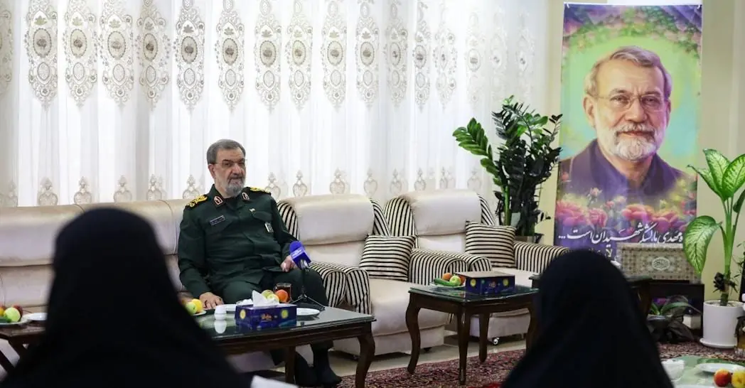  دیدار محسن رضایی با خانواده شهید لاریجانی + عکس