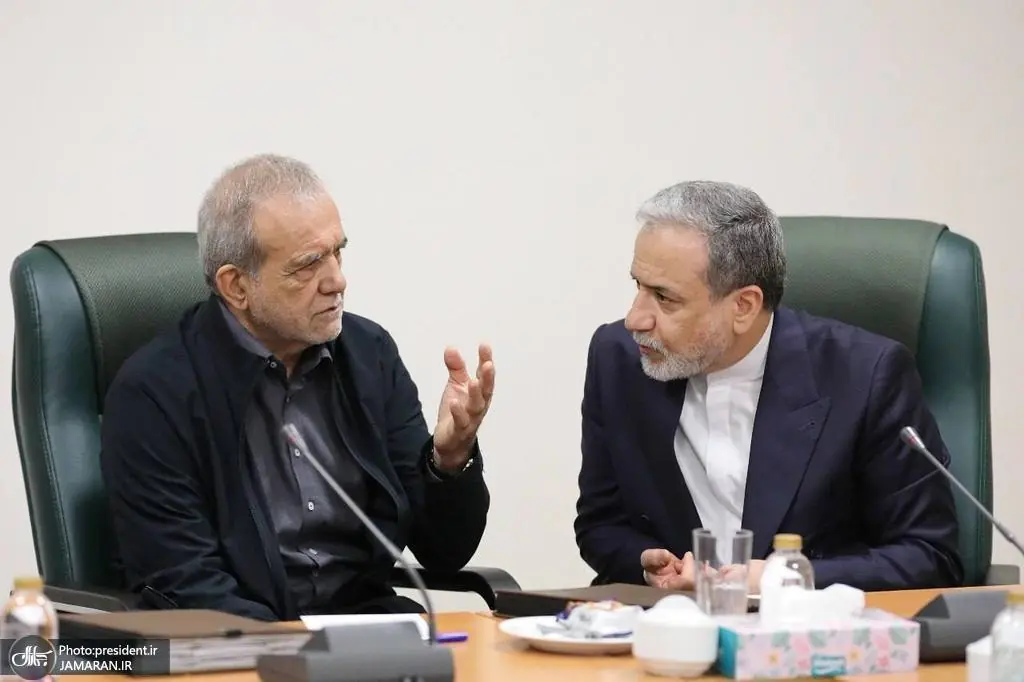 عراقچی: انتخاب آقای قالیباف در تیم مذاکرات پیشنهاد رئیسجمهور بود/ پزشکیان اصرار داشت که «باید نام آقای قالیباف بهعنوان مسئول مذاکرات نوشته شود تا من امضا کنم»/ دنیا مسئولین ایرانی را دستکم گرفته بود