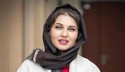 قرآن خواندن گلوریا هاردی برای مادربزرگ همسرش در مراسم ختم او