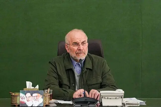 قالیباف: تنگه هرمز تا رفع محاصره، آزادی اموال بلوکه شده و رفع تحریم نفت، باز نمیشود/ پیروزی ملت ایران تبدیل به سند شکست آمریکا با عنوان یادداشت تفاهم اسلام آباد شد/ افزایش قیمت بنزین توسط دولت، تدبیر حساب شده نیست