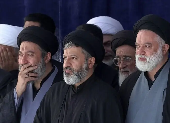 اشک های فرزندان رهبر شهید در مراسم چهلمین روز تدفین