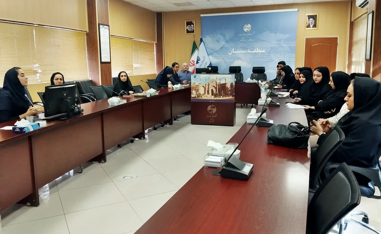 برگزاری دوره آموزشی ویژه کارکنان مراکز امور مشتریان مخابرات استان سمنان